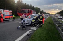 Kobieta zawracała na autostradzie, wjechała pod ciężarówkę