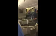 Ewakuacja z płonącego samolotu nagrana przez pasażera!