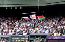 Amerykańska flaga spada z masztu podczas uroczystości wręczenia medali Londyn