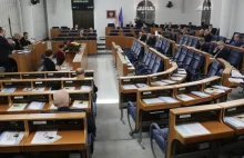 Senat przyjął ustawy reformujące KRS i SN