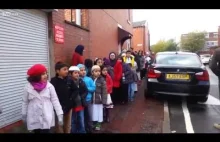 Muzułmańskie dzieci na spacerze szkolnym w Bolton (Wielka Brytania)