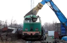 Cięcie lokomotywy SU45-166 w Lublinie