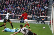 Robert Lewandowski osiągnął barierę stu goli strzelonych dla Bayernu