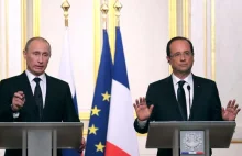François Hollande ma krawat z boku.