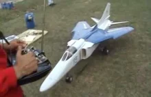 Duży model myśliwca bombardującego MIG-27