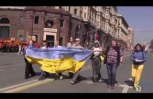 Grupa "samobójców" na ulicy w Moskwie