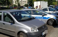Kraków! Nieodpowiedzialni rodzice zostawili małe dzieci w nagrzanym samochodzie