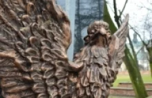 Policja zatrzymała pięciu nieletnich sprawców kradzieży orła z pomnika AK