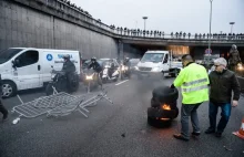 Paryż: setki taksówkarzy walczą z policją!