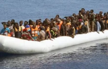 Niemiecka marynarka uratowała 403 afrykańskich imigrantów i odstawiła na Sycylię