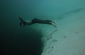 Skok do najgłębszej jaskini podwodnej na świecie wykonany przez mś w freediving