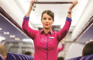 Wizz Air rekrutuje stewardesy w Polsce. Zarobią... maksymalnie 85 PLN za lot