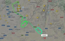 Madryt. Samolot zrzuca paliwo przed awaryjnym lądowaniem. Urwane koło przy starc