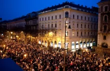 "Rząd walczy z opozycją o opanowanie ulic" - Wiadomości