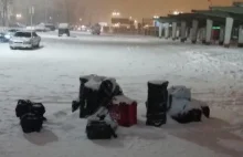 Lublin. W śnieżycę wyprosili pasażerów z poczekalni dworca głównego PKS