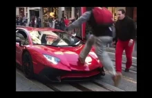 Dindu skacze po Lambo