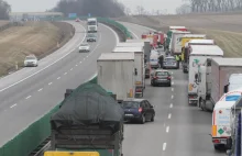 Tragiczny wypadek na A1! Dachował bus z pasażerami. Trwa akcja reanimacyjna