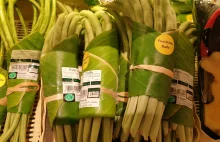 Liście bananowca zamiast plastiku. Tak produkty sprzedaje sklep w Tajlandii