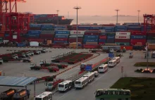 Największy port na świecie – Szanghaj (Shanghai, chiń.: 上海; pinyin:...