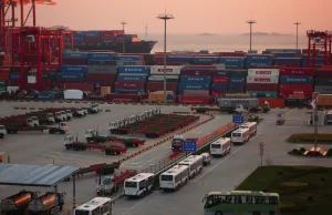 Największy port na świecie – Szanghaj (Shanghai, chiń.: 上海; pinyin:...