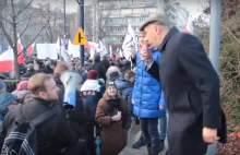 HIT! Giertych szaleje. Podskakuje i krzyczy kto nie skacze ten… [video]