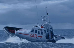 Akcje ratownicze podczas sztormu na Bałtyku. Jacht przewrócił się w...