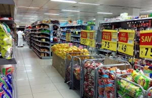 Francja zakazała supermarketom wyrzucać niesprzedaną żywność