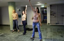 Protest Femen. Półnagie kobiety w szwedzkim meczecie.