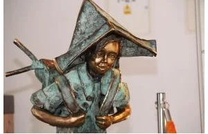 Kiczowate rzeźby dzieci symbolem Legnicy?