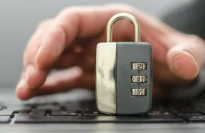 Znowu atak phishingowy na klientów mBanku - oszuści wyłudzają dane kart...