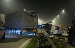 Karambol na S8: W pobliżu pracowały rolnicze maszyny wytwarzające gęstą mgłę.