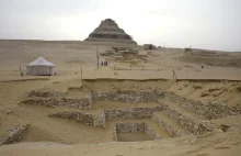 Polacy badają fosę wokół najstarszej piramidy świata.