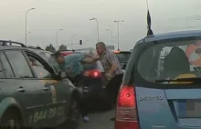 Bijatyka w Warszawie. Taksówkarz z niezrozumiałego powodu pobił innego kierowcę
