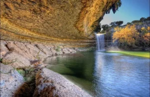 Hamilton Pool - niezwykły naturalny basen!