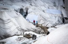 Jak w Alpach chroni się lodowce przed topnieniem? Okładając je kocami