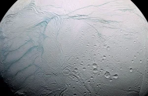 Enceladus, księżyc Saturna, posiada ocean ciekłej wody!