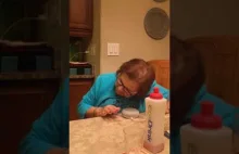 Babcia uczy się korzystać z Google home ( ͡° ͜ʖ ͡°)