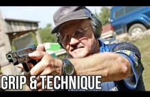 Jak strzelać profesjonalnie z pistoletu wyjaśnia zawodowiec Jerry Miculek.