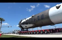 Transport ulicami rakiety CRS8 Falcon 9 od SpaceX
