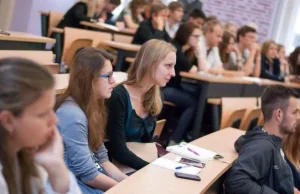 Uczelnie dostają kilkukrotnie większe dotacje na zagranicznych studentów niż pol