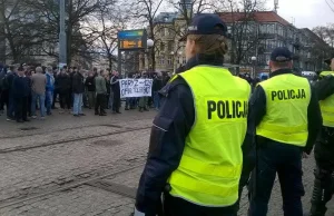 Awantura i bójki podczas pokojowej manifestacji w Szczecinie