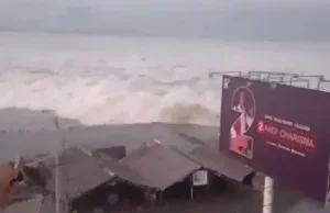 Potężne Tsunami uderza w Indonezję