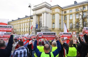 Koniec przewozowej szarej strefy? Prezydent podpisał „lex Uber”