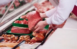 Francja: Weganie napadli na sklep mięsny