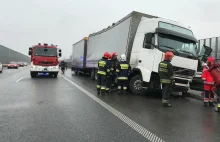 ZDJĘCIA: Poważny wypadek na S-1. Nie żyje kierowca ciężarówki