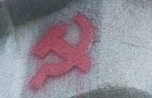 Wystarczyło trochę czerwonej farby, by pokazać czym są bolszewickie pomniki