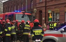 Katowice: Cztery osoby uwięzione pod gruzami kamienicy