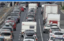 Rodzice zapomnieli o 3-letniej córce. Została na parkingu