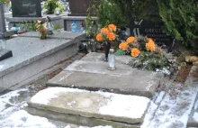Ktoś ukradł granitowy pomnik z grobu rodziców. Kradzież na cmentarzu w Lublinie