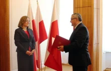 Skompromitowana dyplomatka-Justyna Skrzydło z PiS dostała awans w ministerstwie.